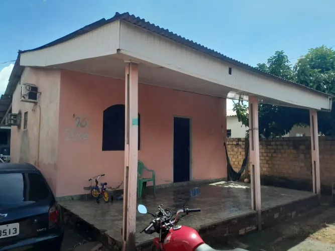 Casa bem localizado entre a av Mamoré com calama toda forrada na cerâmica duas áreas