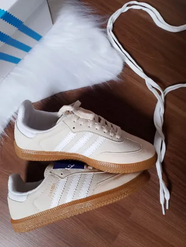 Tênis Adidas Samba Bege novo.