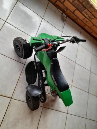Mini quadriciclo