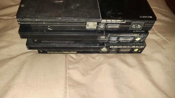3 Playstation 2 com defeito