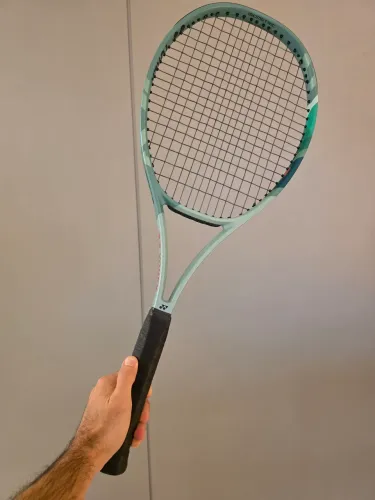 Raquete Yonex Percept 100 - 300g - grip L3 (nova, com corda Solinco Confidencial)