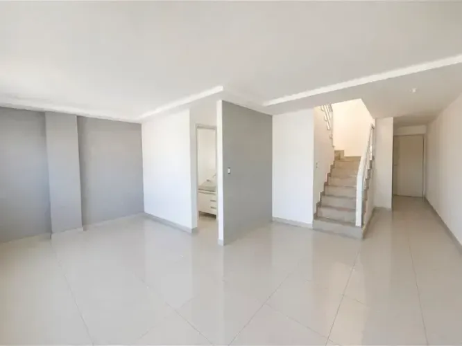Alugo cobertura duplex com 03 quartos e churrasqueira no Jardim Guanabara