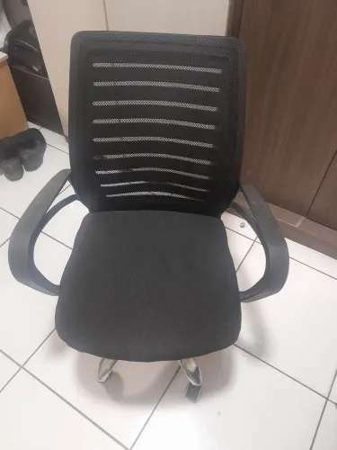 Vende se 2 cadeiras cada uma a 100 reais