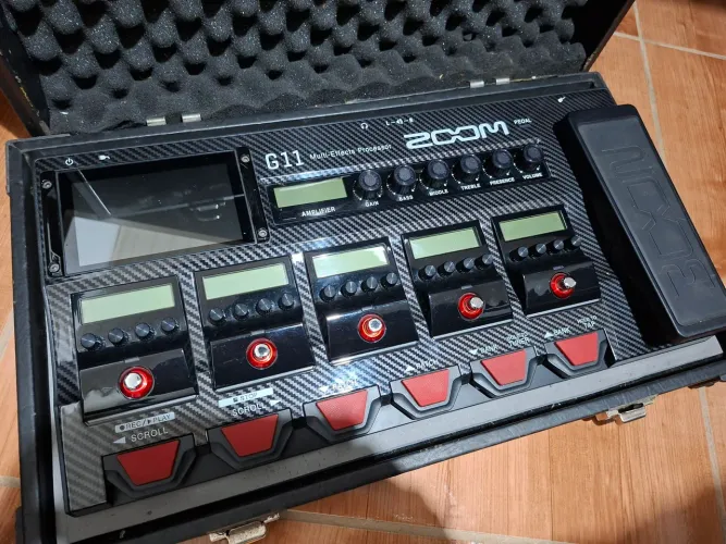 Pedaleira ZOOM G11