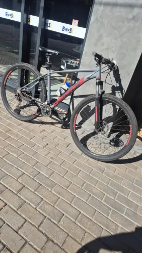 Bicicleta Oggi Big Wheel 7.0 + Capacete de Brinde