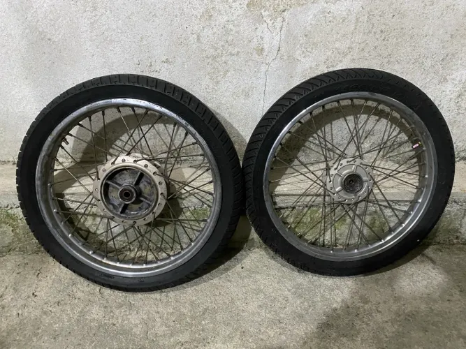 Par de rodas de titan 150