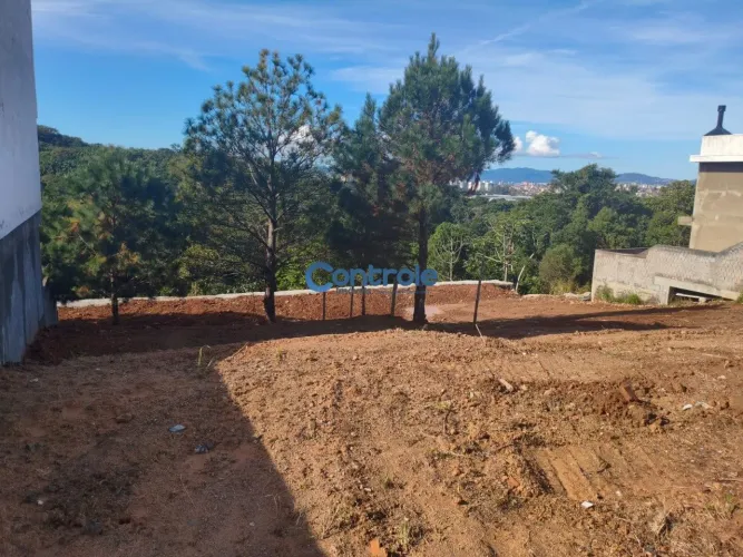 Terreno com 250m² no bairro Potecas, São José/SC.