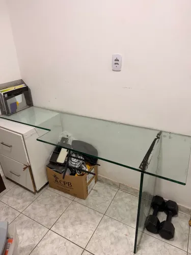 Mesa de trabalho ou estudo, de vidro
