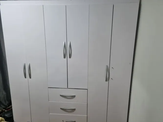Guarda roupas 6 portas