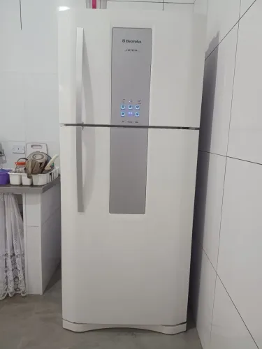 Vendo geladeira usada por R$1.600,00.