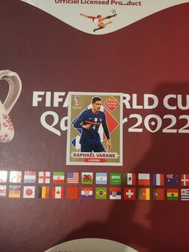 Figurinha Raphael varane ouro legend 2022