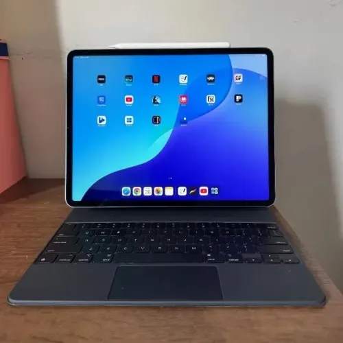 iPad Pro 12.9 M2 128gb com PENCIL E KEYBOARD da Apple