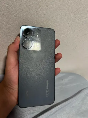 Vendo Xiaomi Redmi 13C com 128 GB de armazenamento.
