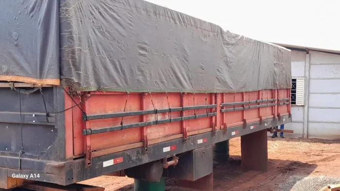 Vendo carroceria graneleira estrutura toda de ferro