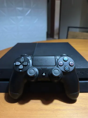 PLAYSTATION 4