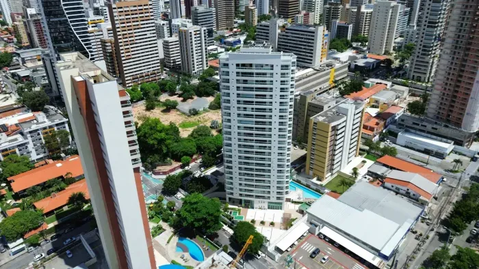 Apartamento Porteira Fechada na Rua Maria Tomásia  3 Suítes | 3 Vagas | Ed. Cristal X