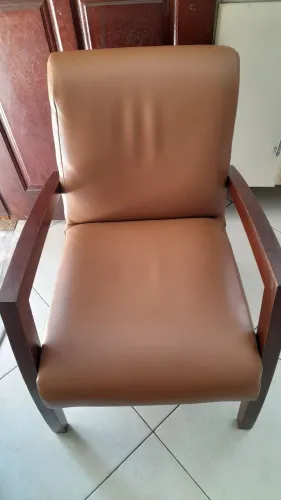 Poltronas de madeira