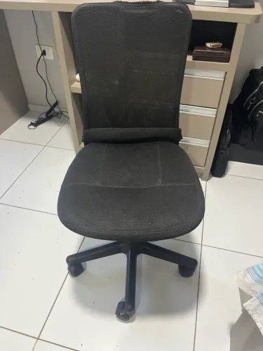 Cadeira de escritório giratória com rodas