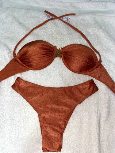 BIQUÍNI FEMININO COM BRILHO