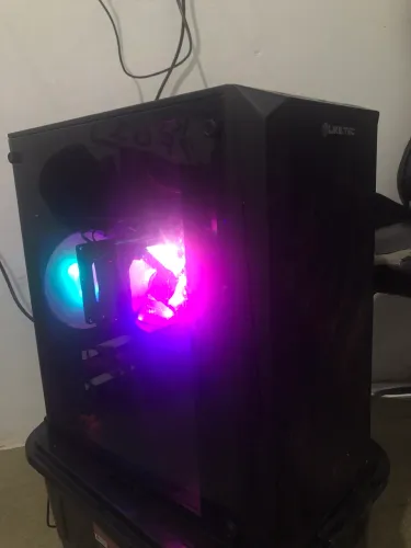 Computador 16 gb de ram e 1 terá de memória