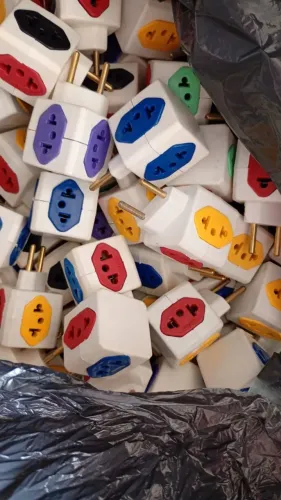 Vendo Benjamin/Adaptador de tomadas em Cubo 3D