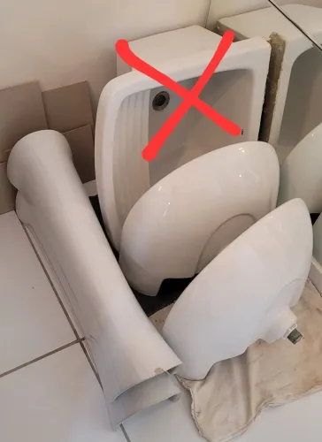 Loucas de banheiro usadas