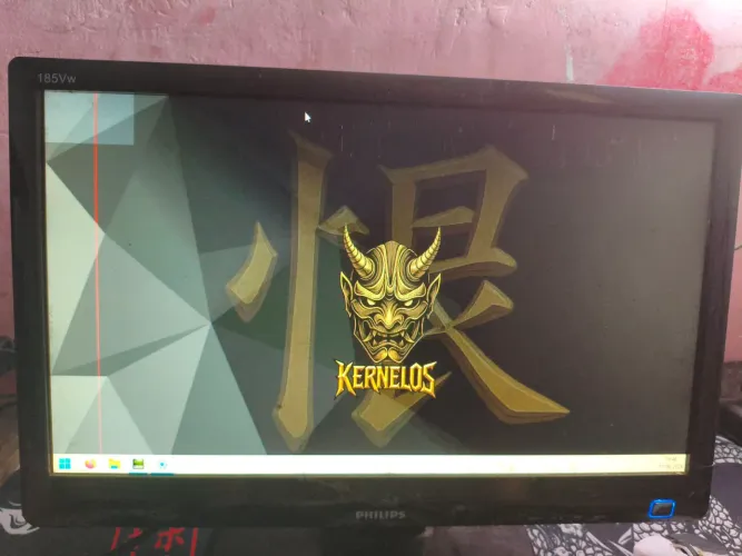 Monitor de 60 hz com uma listra vermelha na tela mais n interfere em nada