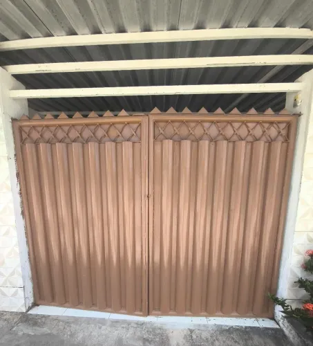 Vendo um portão para garagem 