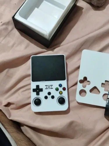 Tela Retrô Game Portátil R36s 15mil Jogos Console 64gb