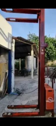 Empilhadeira semi automatica 