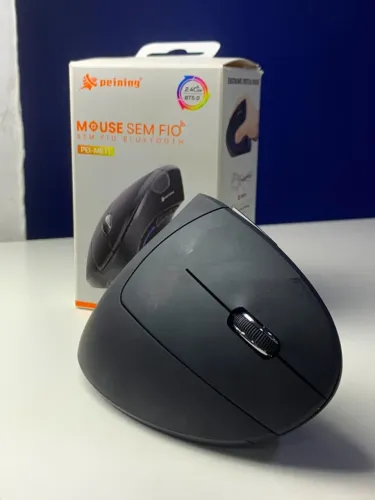 Mouse Vertical Sem Fio Peining PEI-ME11 Ergonômico 2.4GHz e Bluetooth - 6 Botões, 1600 DPI