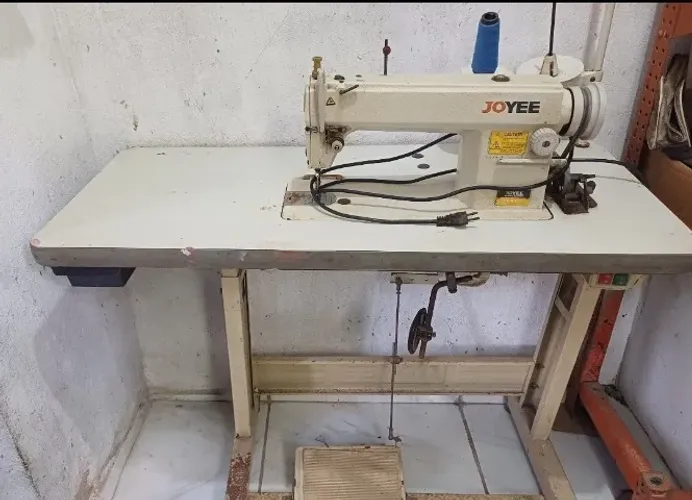 Maquina de costura reta