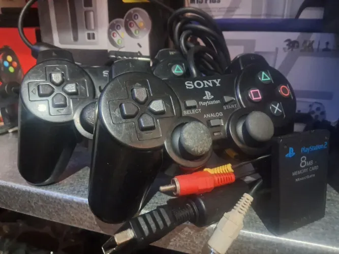 Kit 2 controles + cabo Av + memory card. Originais PlayStation 2