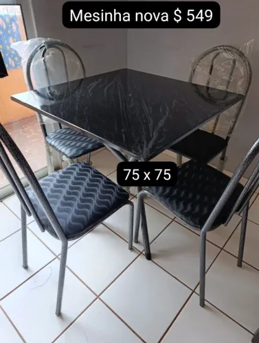 Mesa com 4 cadeiras nova na promoção