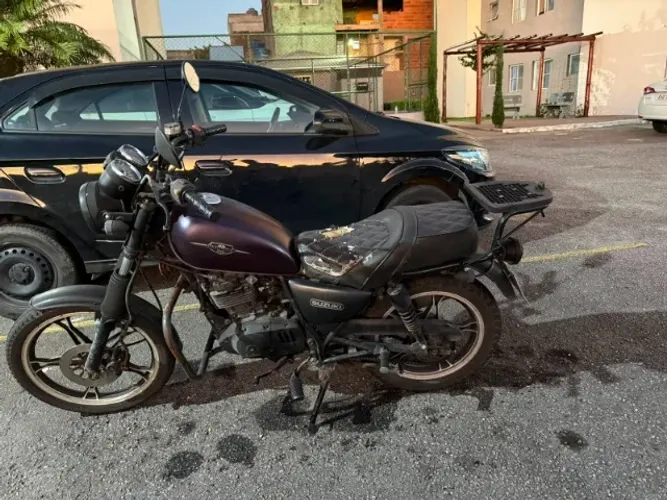 Suzuki Intruder 125 2013 Customizada - R$ 8.000 abaixo da FIPE