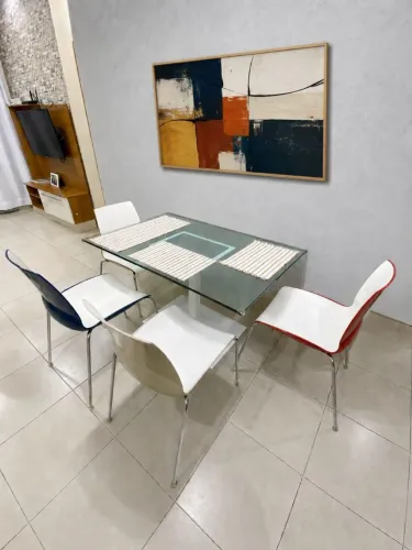 Mesa de vidro com 4 cadeiras
