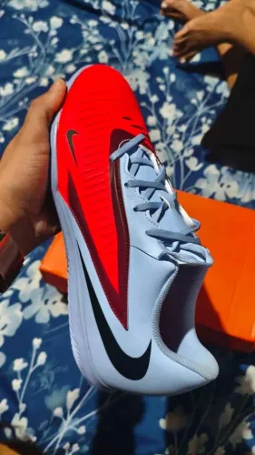 Chuteira Futsal Nike Phantom 6 Club Low