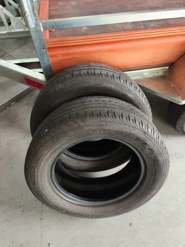 Par de pneus Goodyear Efficient grip aro 15