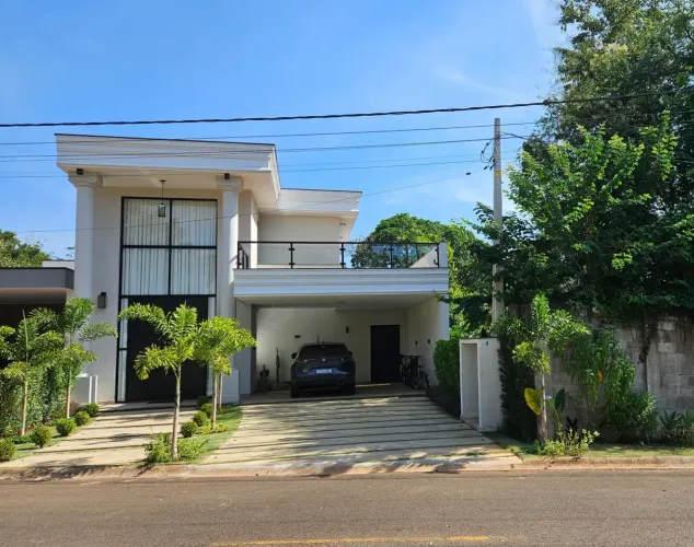 Casa de condomínio para venda tem 264 metros quadrados com 5 quartos