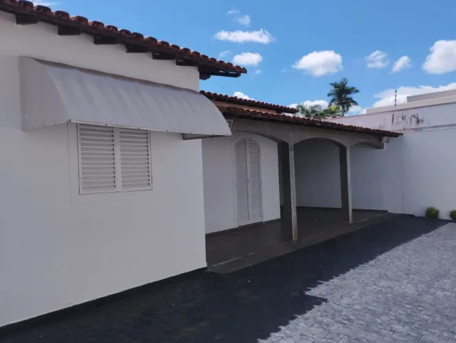 Casa comercial com habite-se sendo com 8 dormitórios, 311 m²