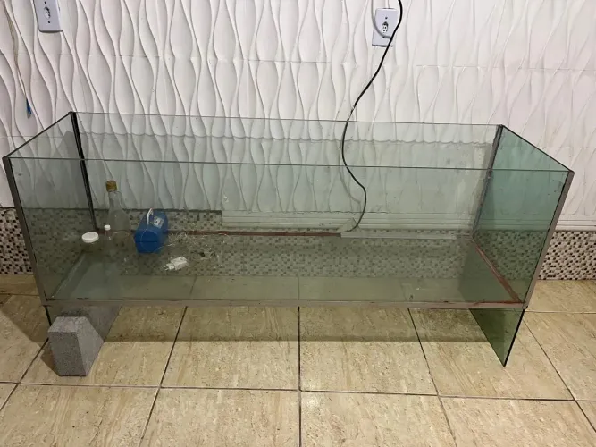 Aquário de vidro grande usado - ótimo para peixes ou projetos de aquapaisagismo