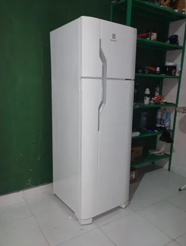 Geladeira Eletrolux. Produto novo. Nunca foi usada.