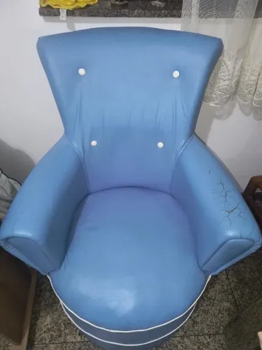 Poltrona Azul Estofada - Conforto e Estilo!