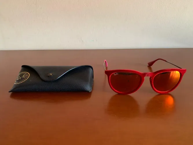 óculos de sol ray-ban erika original vermelho de veludo