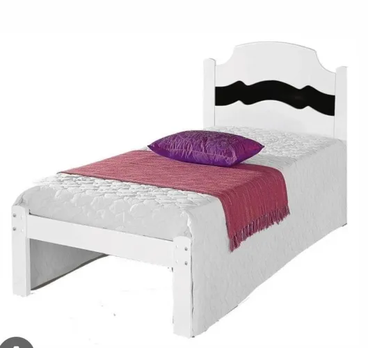 Cama de Solteiro de Madeira Branca com Cabeceira Decorativa Preta
