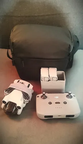 Drone DJI Mini 3 Pro (Fly More) controle sem tela, ótimo estado