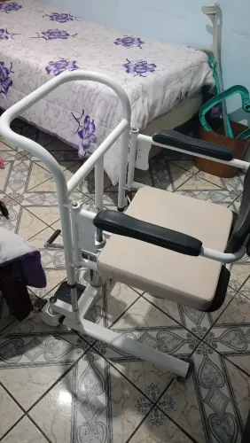 Cadeira de transferência para pessoas com pouca mobilidade 