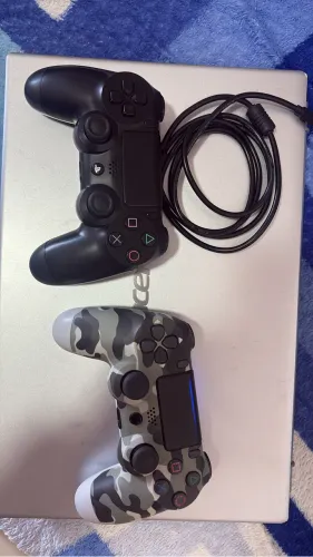 Ps4 desbloqueado  + 2 controles 