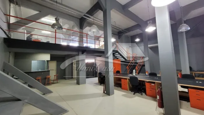 Galpão Comercial Espaçoso à Venda, Cambuci - São Paulo