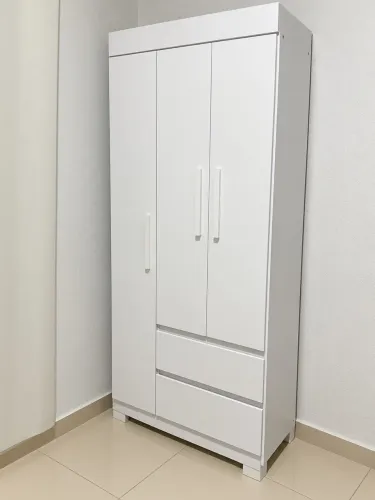 Guarda roupa solteiro 3 portas e 2 gavetas